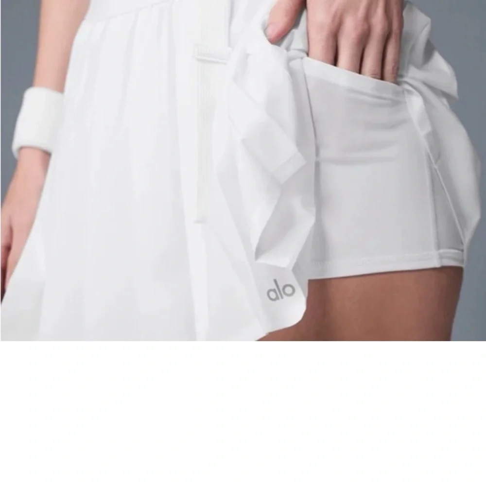 New ALO Yoga Women's Pleated White Mini Skirt
